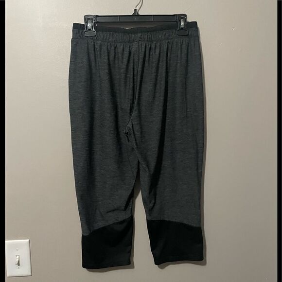 Under Armour capri leggings  - Picture 2 of 5